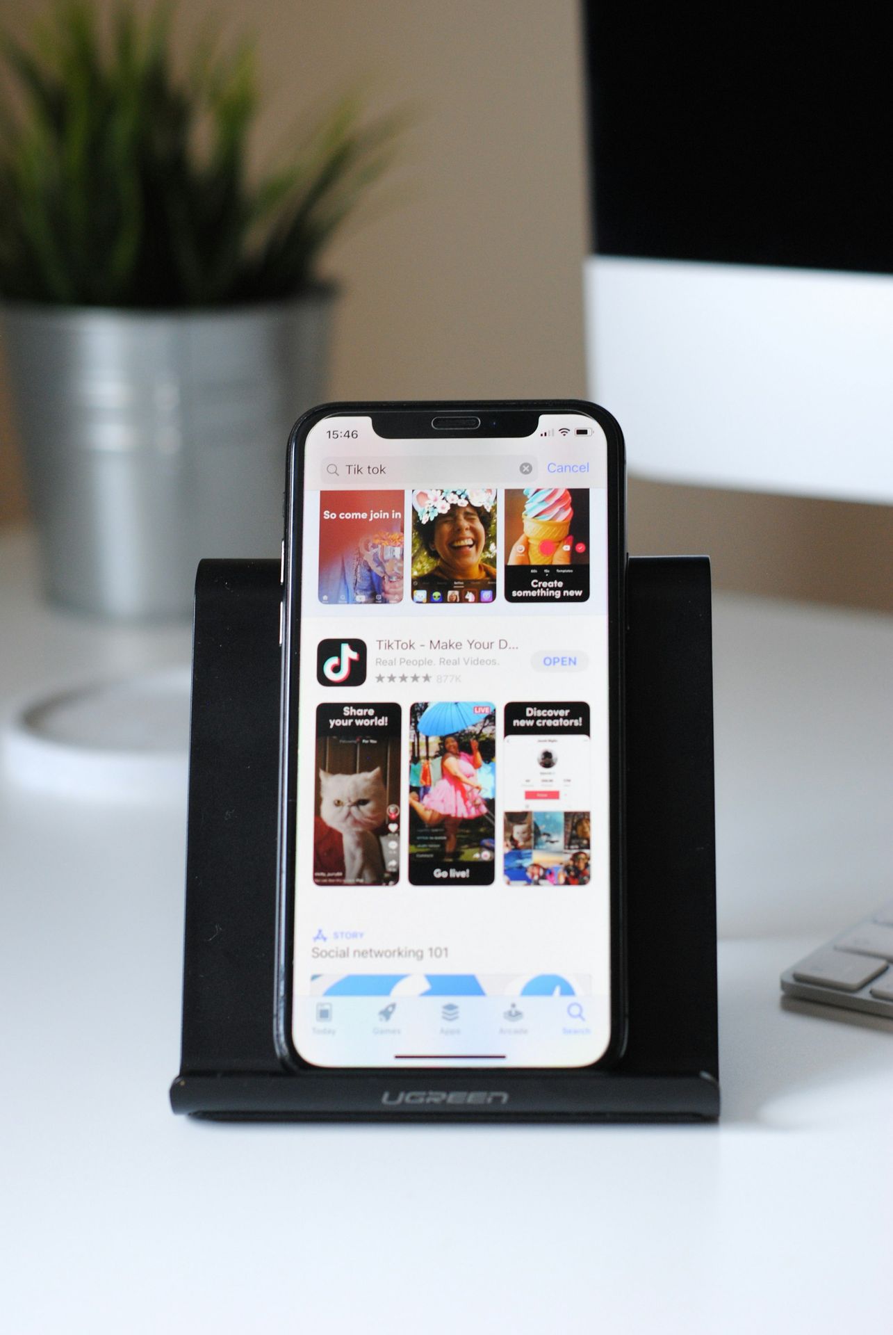 social media marketing, tiktok sur un telephone 
