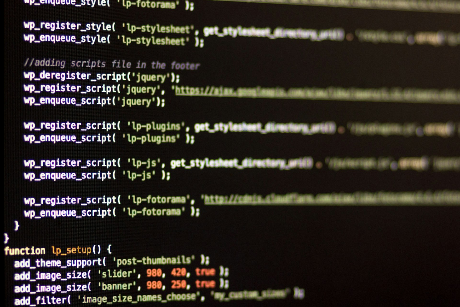 a computer screen with a bunch of text on it, Un exemple d'architecture de site bien conçue grace a un bon CMS pour améliorer l'expérience utilisateur et le SEO